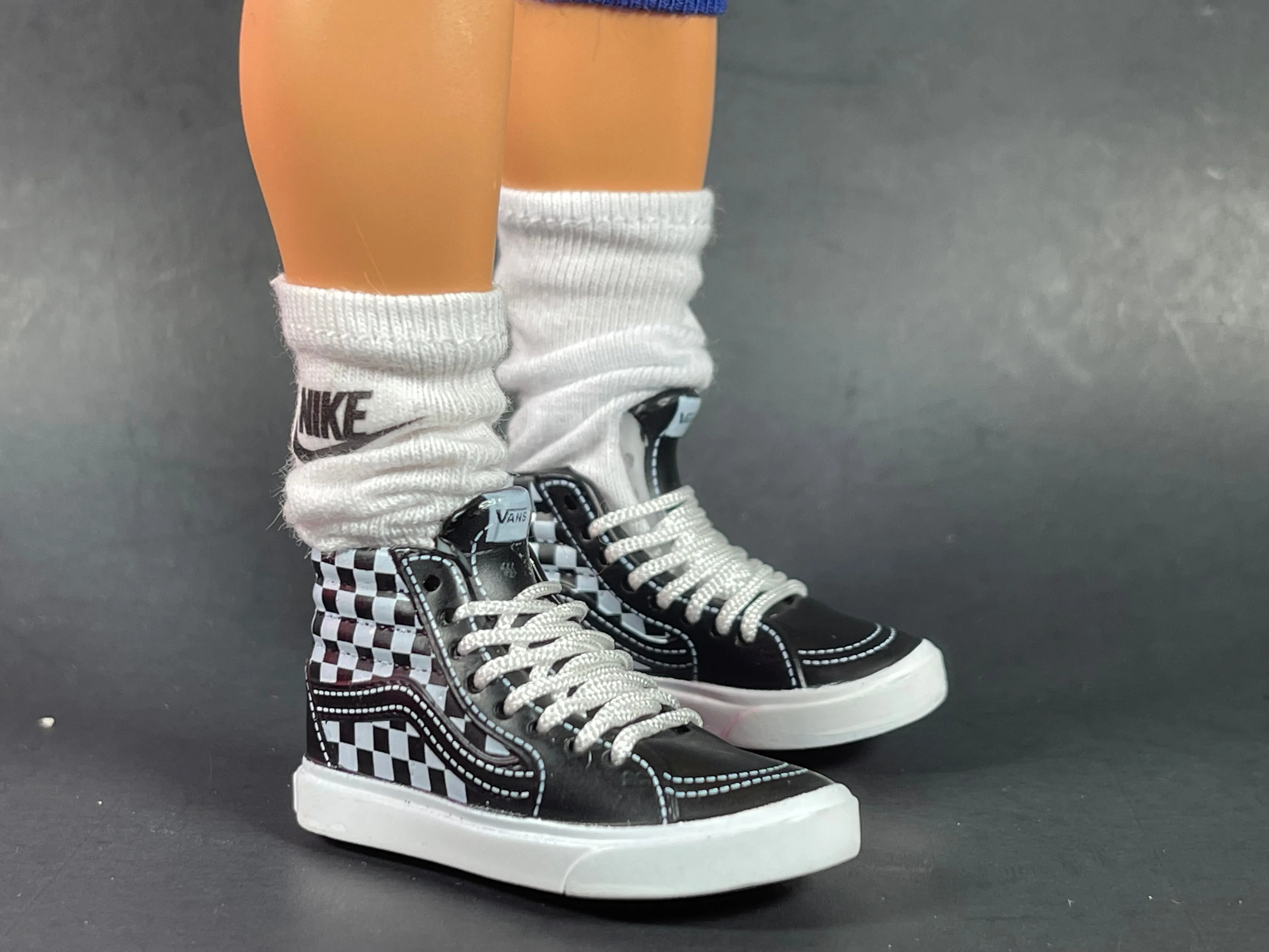 Checkered tennis shoes for male fashion dolls miniature shoes