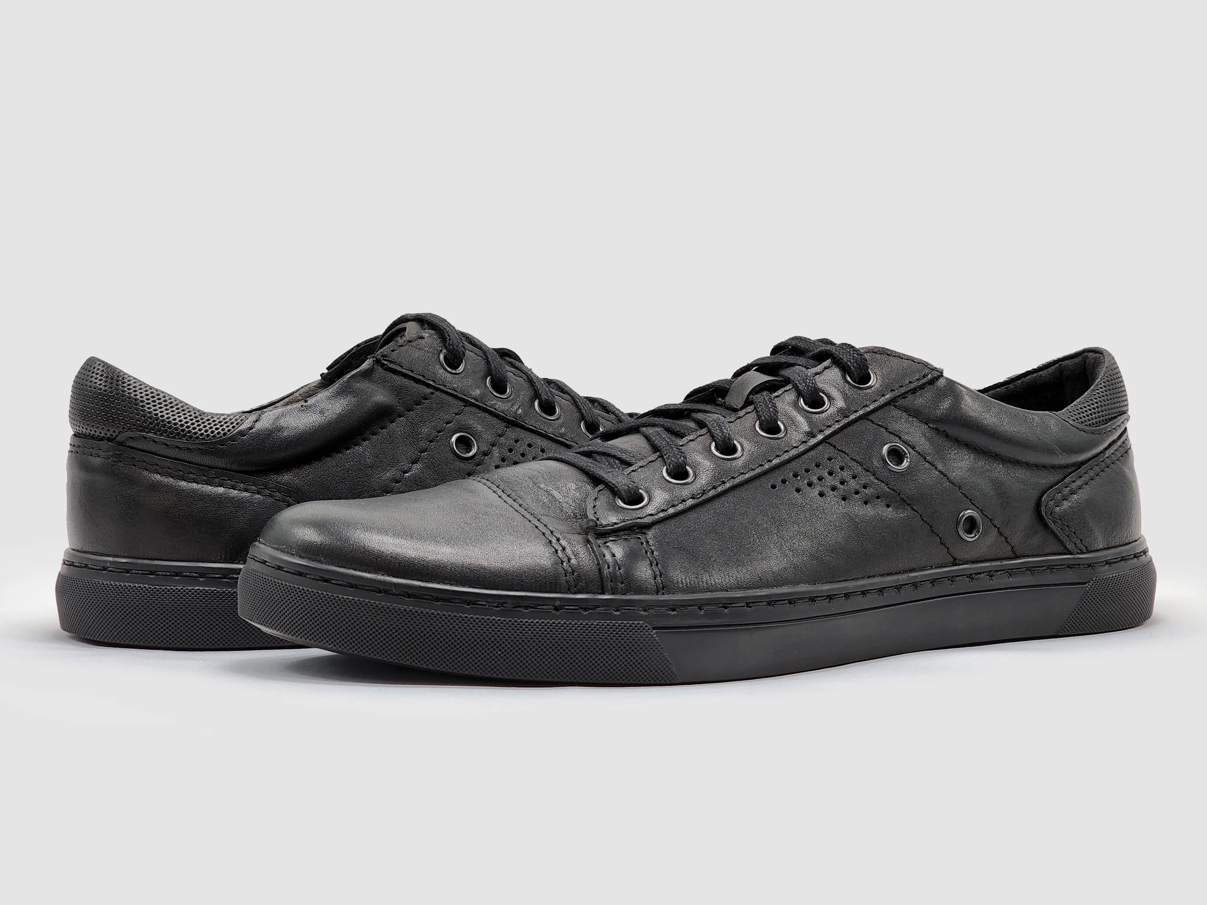 Men's Classic Leather Sneakers - Black